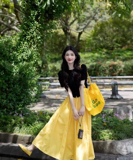 한 부서 그레이트 통해보기 가져 가라. 전체 집합 반팔 티셔츠 여성 셔츠 여름 2026 새로운 황색 반신 치마 세트