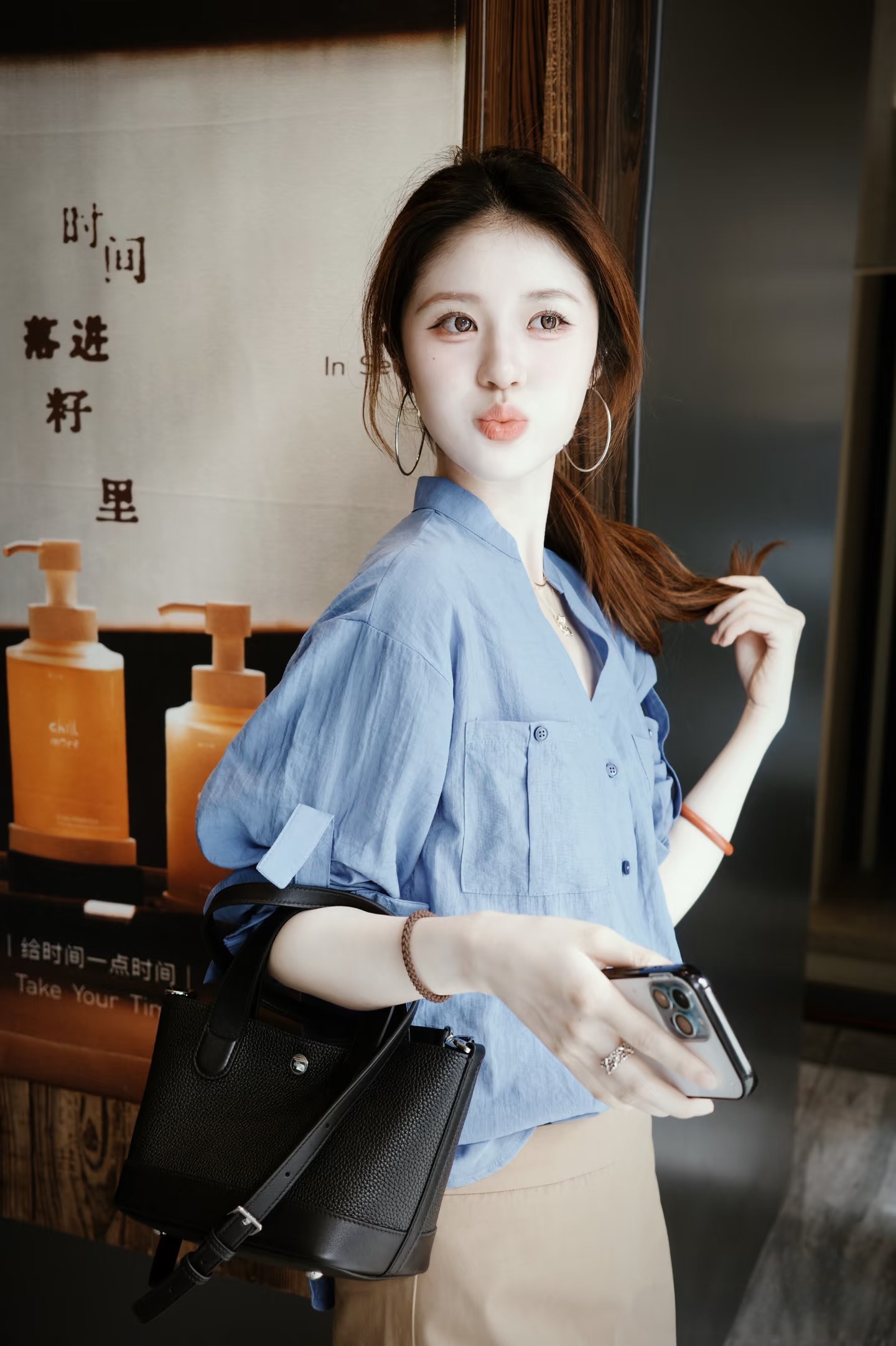 여름 새로운 오래된 돈 바람 V넥 여성 셔츠 느슨함 센스 자외선 차단 셔츠 패션 다용도 연령 감소 통기성 맨위