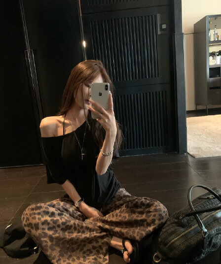 레오파드 무늬 느슨함 센스 굴곡 바지 여성 여름 넓은 다리 루즈핏 스트레이트 캐주얼 긴 바지 검정색 티셔츠 세트