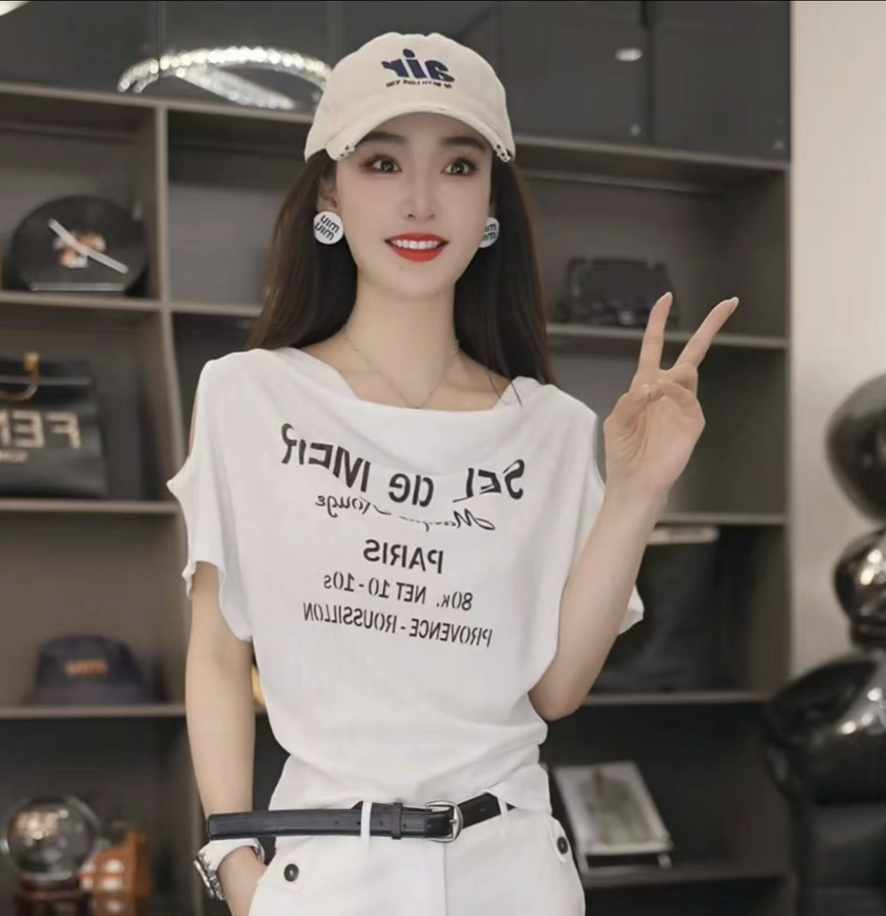 흔들다 칼라 오프숄더 2026 여름 알파벳 프린트 오프숄더 흔들다 칼라 반팔 티셔츠 반팔