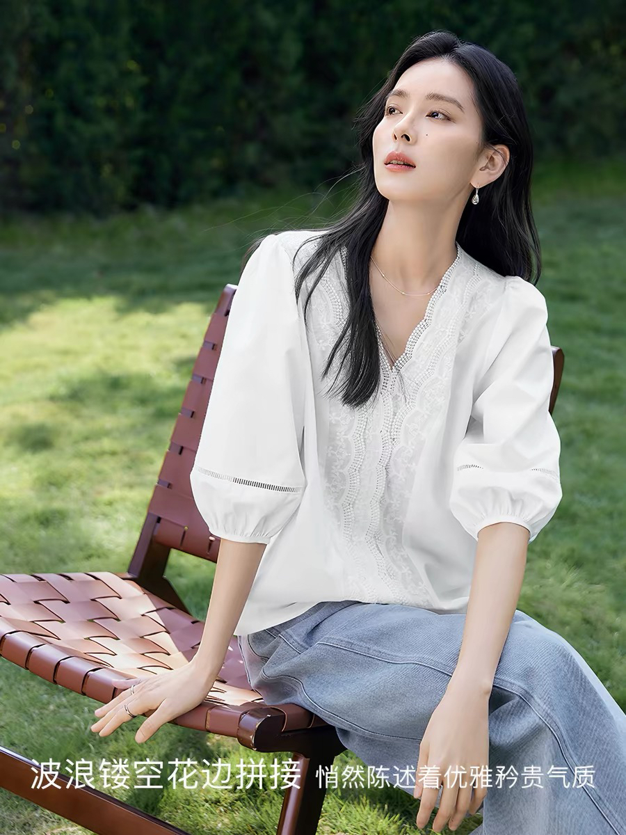 유 오동 빛 럭셔리 프랑스식 홀로우 아웃 레이스 V넥 화이트 여성 셔츠 2026 여름 새로운 우아함 Chic 맨위
