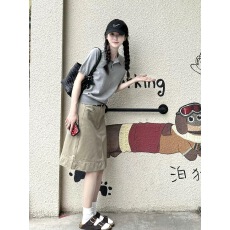 批发2026夏季美式拼接polo领灰色短袖<b class='q'>针织衫</b>卡其半身裙套装