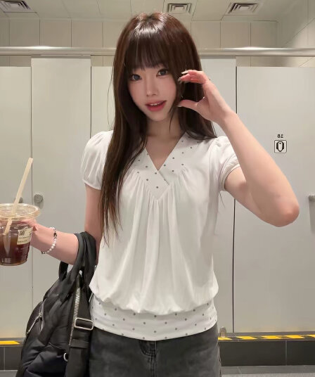 한 부서 V넥 주름 도트 무늬 거품 소매 반팔 티셔츠 여성 여름 디자인 센스 작은 대중 몸매 가꾸기 허리 수축 슬림해 보이는 맨위