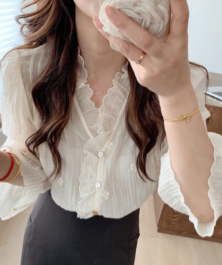 당나라 작은 나무 레이스 측면에 의류 디자인 센스 작은 대중 V넥 품격 레이스 셔츠