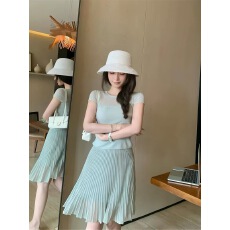 批发夏季韩系温柔风圆领针织短袖T恤女高腰显瘦针织百褶半身<b class='q'>裙</b>一整套