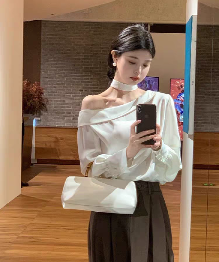 프랑스식 비스듬한 어깨 보트넥 오프숄더 긴팔 맨위 여성 이른 가을 고급 센스 작은 대중 불규칙 슬림해 보이는 새틴 셔츠
