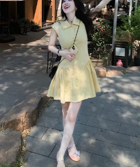 프랑스식 품격 황색 민소매 조끼 셔츠 여성 드레스 허리 수축 슬림해 보이는 고급 센스 폴로 칼라 짧은 치마 여름