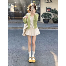 批发2026秋冬季新款绿色假两件毛衣外套女韩系温柔针织开衫半身<b class='q'>裙</b>套装