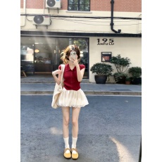 批发2026新款红色上衣女夏季花苞<b class='q'>裙</b>子套装小个子韩系巨好看穿搭一整套