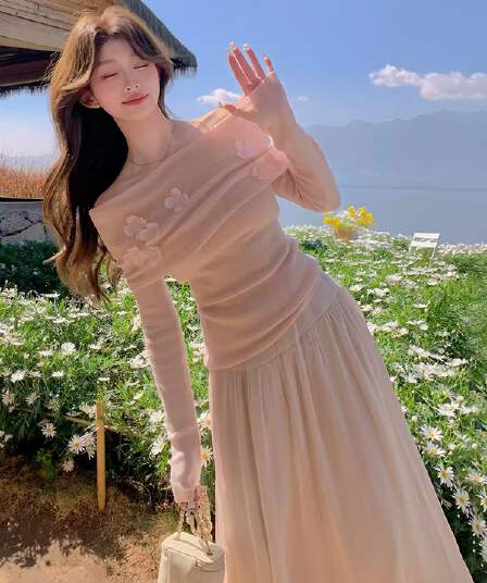 작은 샤넬 스타일 핑크색 보트넥 홀로우 아웃 몸매 가꾸기 핑크색 여성 가을 겨울철 새로운 인사이드 잡아라. 의류