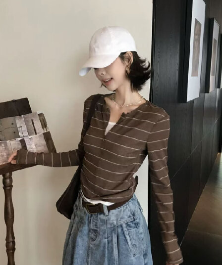 2026 이른 가을 한 부서 레트로 스타일 스트라이프 페이크 레이어드 지퍼 V넥 긴팔 블라우스 티셔츠