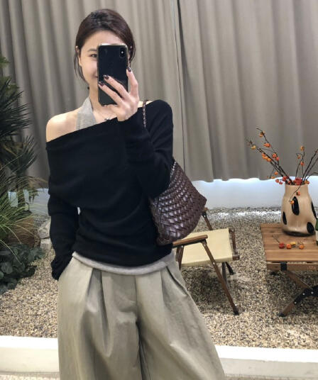 프랑스식 느슨함 센스 느긋한 비스듬한 어깨 페이크 레이어드 행침 목 조끼 2025 패션 슬림해 보이는 스웨터 분위기 센스 품격 여성