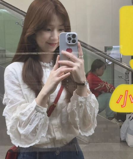 2026 가을 새로운 고급 센스 거품 소매 셔츠 프랑스식 화이트 프릴 스탠드 칼라 긴팔 셔츠 맨위 여성