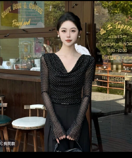 이른 가을 긴팔 도트 무늬 셔츠