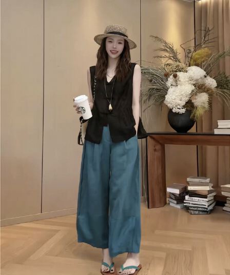 검정색 민소매 셔츠 파란색 바지 세트