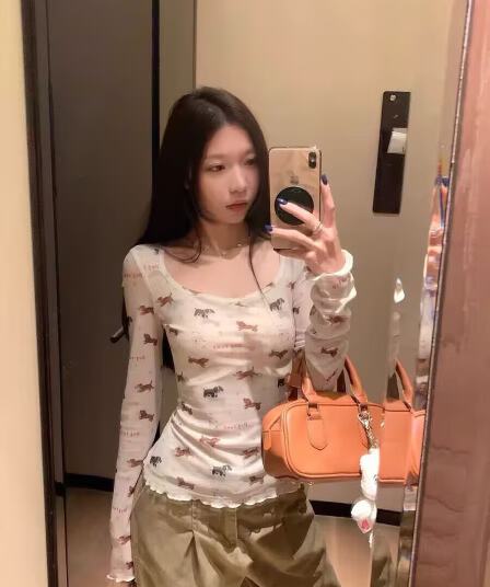 달콤한 핫걸 재미있는 강아지 프린트 긴팔 티셔츠 여성 가을 디자인 센스 몸매 가꾸기 기본 셔츠 Chic 인사이드 잡아라. 의류