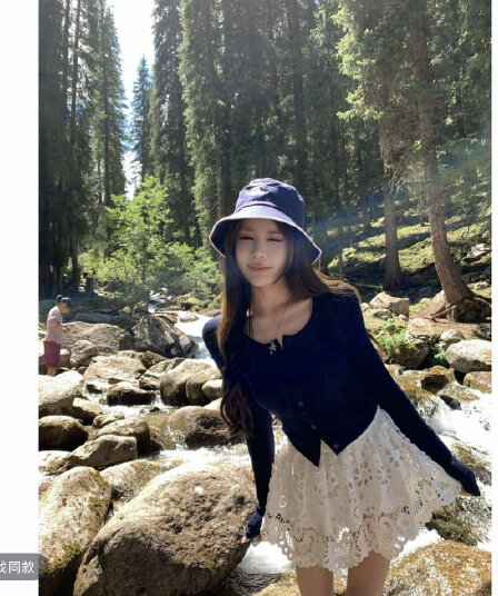 쌀 Na 홈 부드러운 안개 블루 블루 색상 백 설정 착용 니트 무거운 작업 홀로우 아웃 자수 화이트 반 스커트 세트