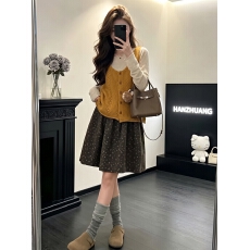 批发2026秋季新款时尚休闲套装女木耳边上衣针织马甲背心半身<b class='q'>裙</b>三件套