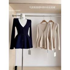 批发纯欲v领<b class='q'>长袖</b>针织<b class='q'>连衣</b>裙女秋季修身杏色短裙单排扣收腰小个子短裙