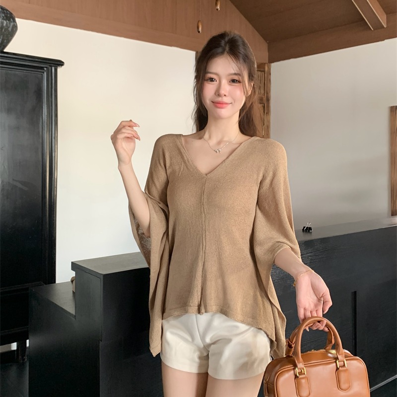 FA36695# 设计感纯色V领针织短袖女气质百搭蝙蝠袖显瘦上衣 服裝批發女裝批發服飾貨源
