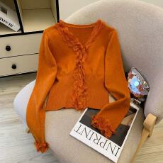 批发实拍<b class='q'>蕾丝</b>拼接v领长袖针织开衫毛衣外套新款设计感小众短款上衣ins