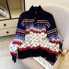 批发实拍莓雨季节秋冬新款彩色提花重工撞色半开领宽松针织毛衣chic