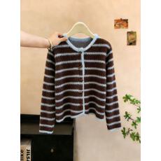 批发实拍<b class='q'>毛衣</b>羊驼毛绒感撞色复古系外套上衣 厚实感保暖秋季外套新款