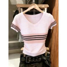 批发实拍chic百搭竖坑条v领t恤女夏季新款简约短款休闲潮流上衣