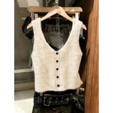 批发实拍韩系镂空针织吊带背心春季单排扣设计感毛衫叠穿高级感小上衣