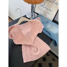 批发粉色v领修身显瘦针织<b class='q'>短袖</b>t恤女内搭可外穿短款正肩小上衣2026春夏