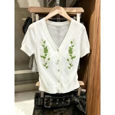 批发实拍法式<b class='q'>短款</b>v领绣花<b class='q'>针织</b><b class='q'>开衫</b>夏洋气甜美减龄收腰修身短袖t恤上衣