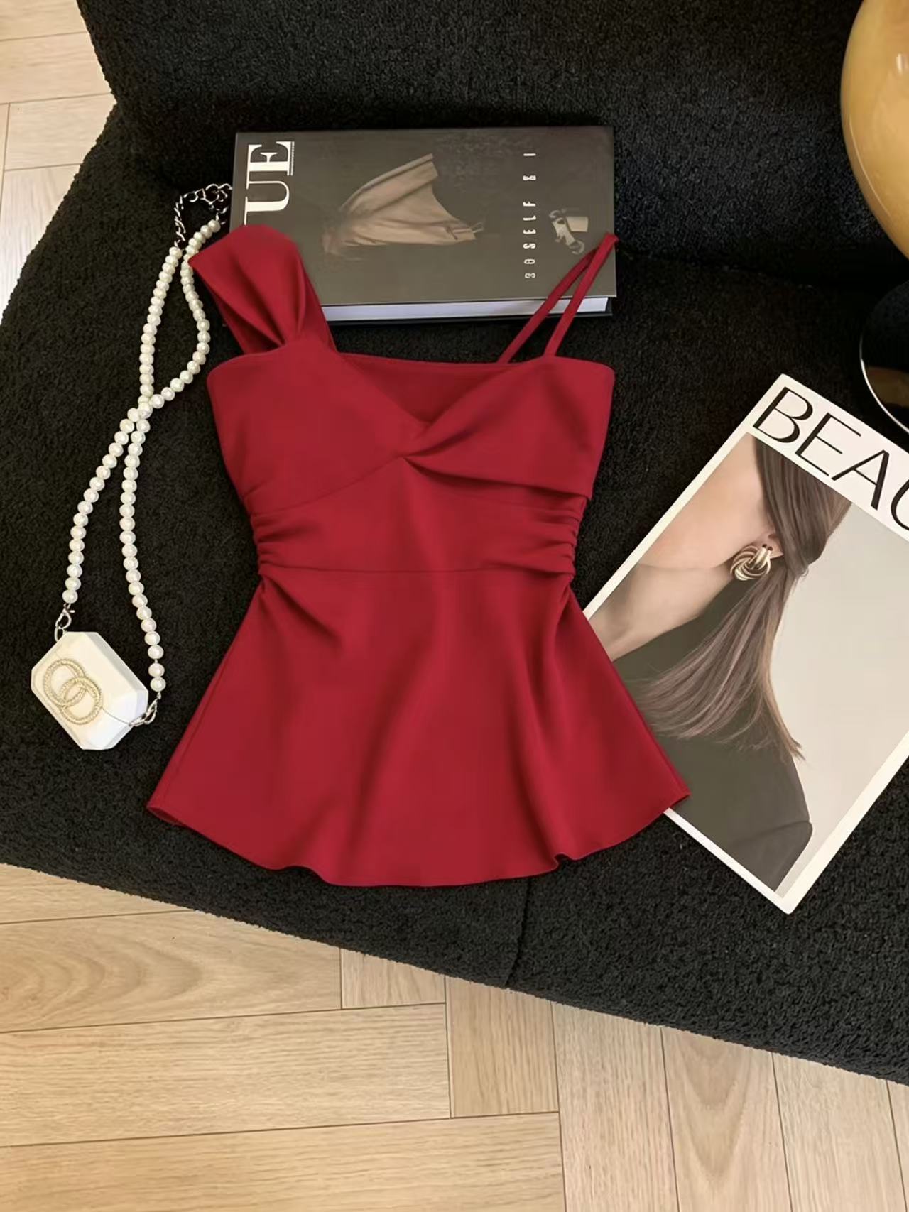 실사 달콤한 매운맛 바람 빨간색 비틀림 니트 캐미솔 여름 작은 대중 디자인 센스 허리 수축 슬림해 보이는 맨위 chic