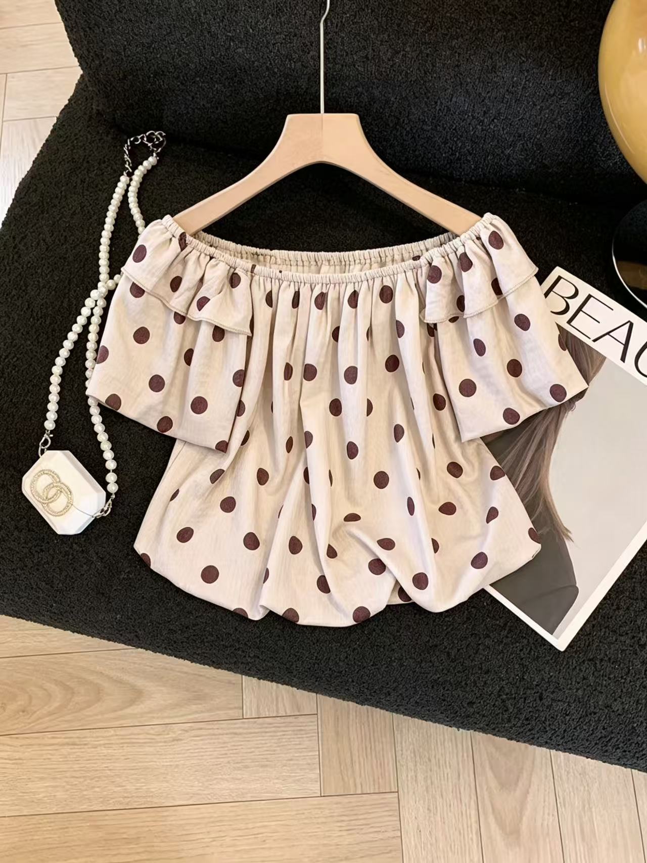 실사 프랑스식 휴가 바람 품격 착용 가져 가라. 주름 센스 오프숄더 도트 무늬 밴딩 맨위 여름 chic