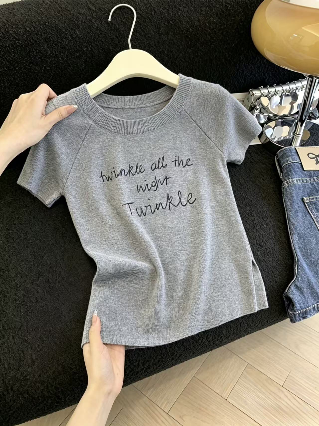 실사 반팔 티셔츠 여성 여름 비스듬한 어깨 회색 chic 한 부서 오프숄더 니트 디자인 센스 오프숄더 맨위