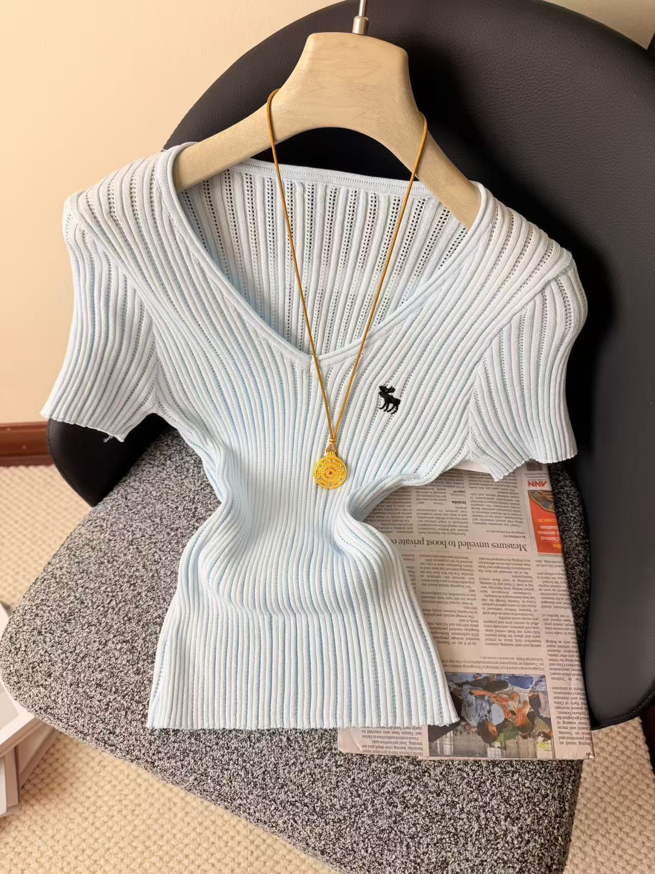 실사 소녀 블루 알파벳 자수 반팔 니트 새로운 긍정적 인 어깨 V넥 고유 한 아름다운 그레이트 봐. 의류 chic