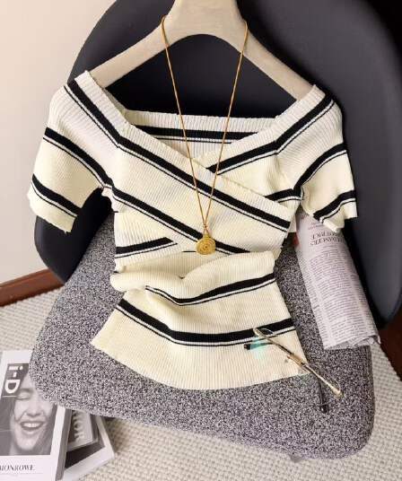 실사 프랑스식 배색 스트라이프 십자가 오프숄더 니트 스웨터 여성 여름 몸매 가꾸기 슬림해 보이는 고유 한 아름다운 맨위 chic