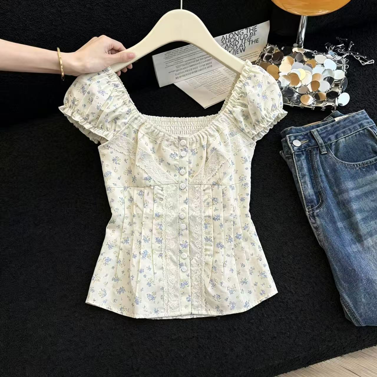 실사 프랑스식 V넥 꽃무늬 프릴 거품 소매 셔츠 디자인 센스 품격 슬림해 보이는 몸매 가꾸기 맨위 chic