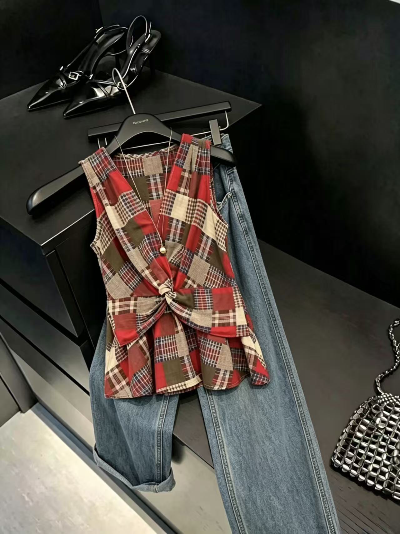 실사 레트로 프랑스식 체크무늬 V넥 티셔츠 여성 여름 몸매 가꾸기 슬림해 보이는 다용도 맨위 chic