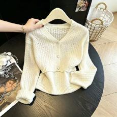 批发实拍温柔chic别致小众上衣奶乖针织开衫短款秋季<b class='q'>女</b>士外套<b class='q'>女</b>小个子