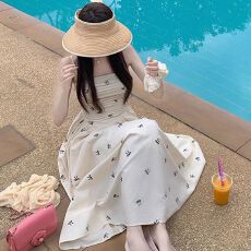 批发法式温柔风蝴蝶结<b class='q'>印花</b>吊带<b class='q'>连衣裙</b>女夏季高级感气质收腰显瘦初恋裙