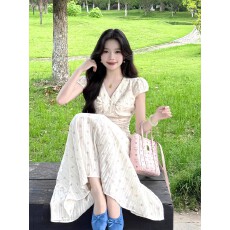 批发欧式田园风短袖V领碎花<b class='q'>连衣裙</b>女夏季新款别致绝美奶乖收腰仙女裙