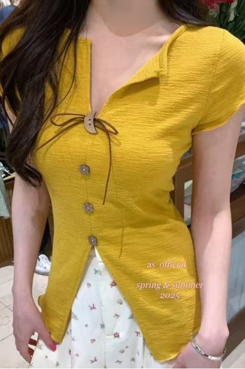 슈퍼 화재 한 부서 V넥 뒤집다 측면 스트랩 티셔츠 여성용 짧은 소매 여름 단추 디자인 센스 작은 대중 몸매 가꾸기 슬림해 보이는 맨위