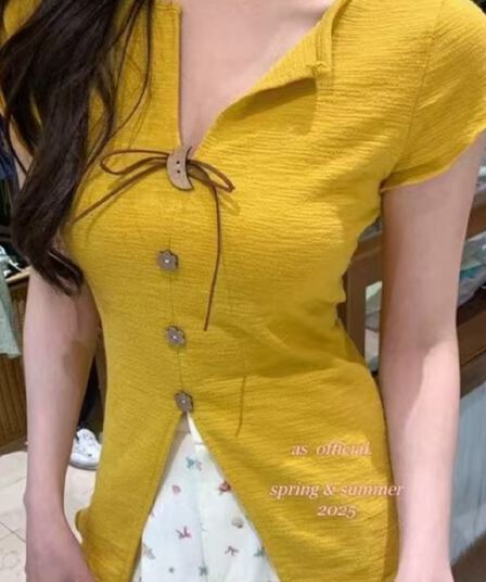 슈퍼 화재 한 부서 V넥 뒤집다 측면 스트랩 티셔츠 여성용 짧은 소매 여름 단추 디자인 센스 작은 대중 몸매 가꾸기 슬림해 보이는 맨위