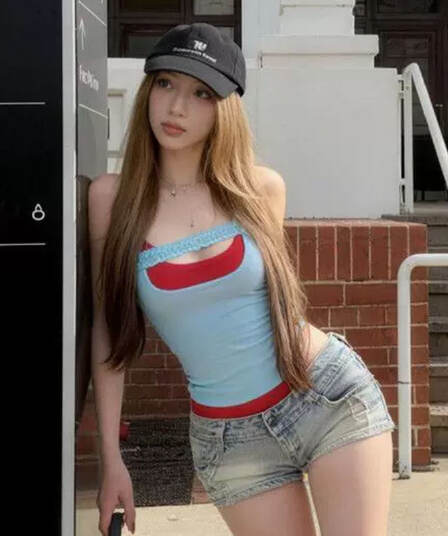 달콤한 매운맛 배색 레이스 조각 캐미솔 여름 몸매 가꾸기 슬림해 보이는 인사이드 가져 가라. 외출용 페이크 레이어드 민소매 맨위