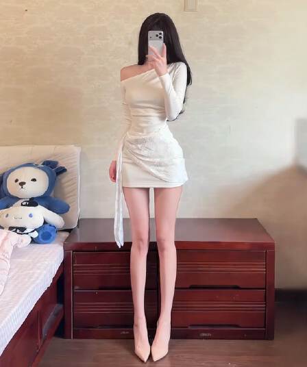 프랑스식 순수한 욕망 바람 비스듬한 어깨 레이스업 드레스 아이들 2026 겨울 새로운 허리 수축 인사이드 가져 가라. 몸매 가꾸기 타이트 스커트 미니 스커트