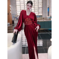 批发宴会成熟优雅女人味精致设计感灯笼袖<b class='q'>彩</b>钻收腰金丝绒礼服长<b class='q'>连衣裙</b>