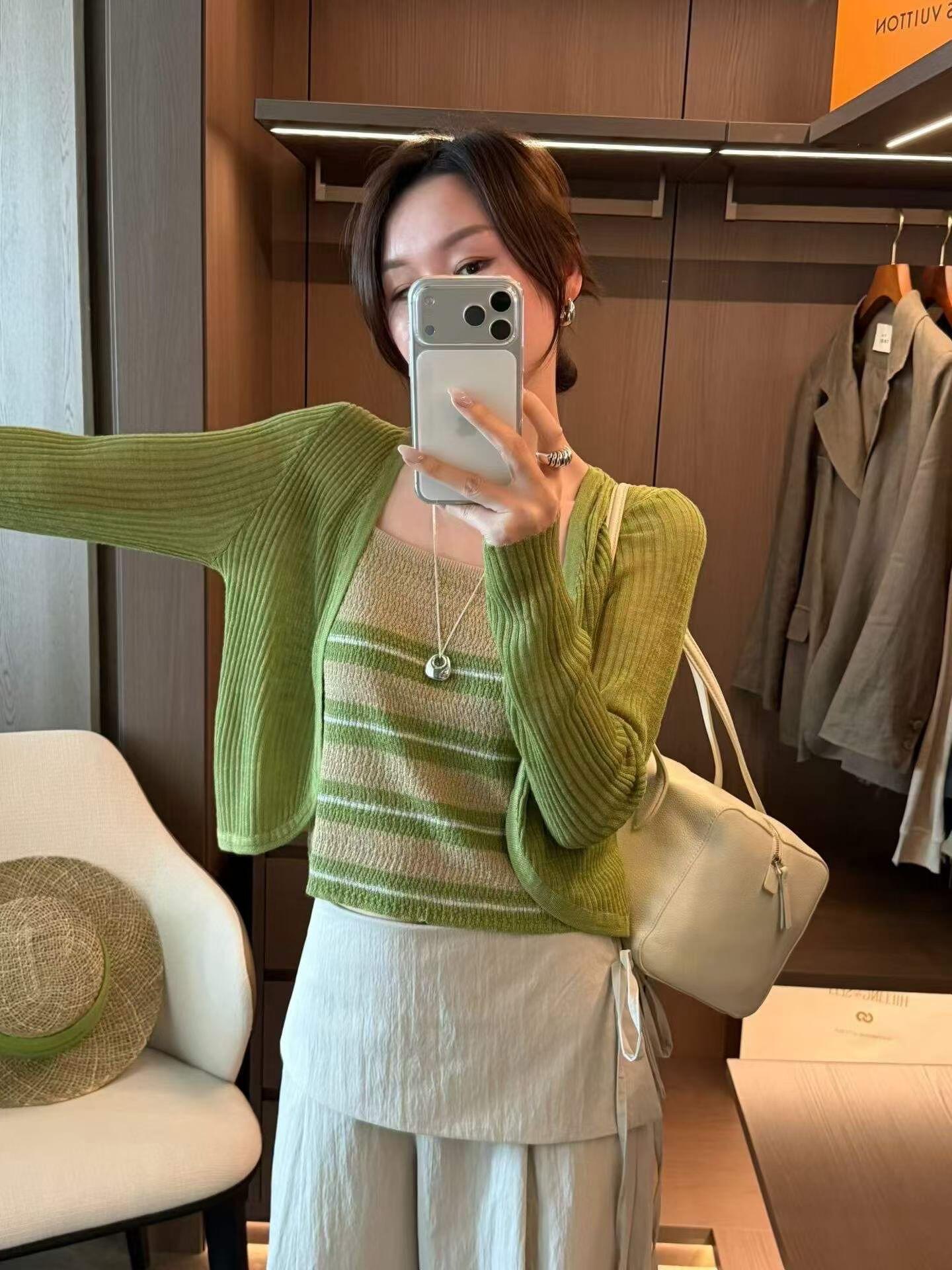2026 슈퍼 화재 여름 ootd 도파민 착용 가져 가라. 전체 집합 녹색 오픈 가디건 스트라이프 슬립 맨위 투피스 슈트