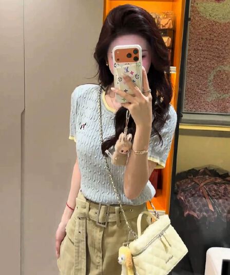 한 부서 배색 작은 말 자수 얼음 실크 니트 반팔 티셔츠 여성 여름 chic 품격 연령 감소 디스플레이 얇고 작은 맨위