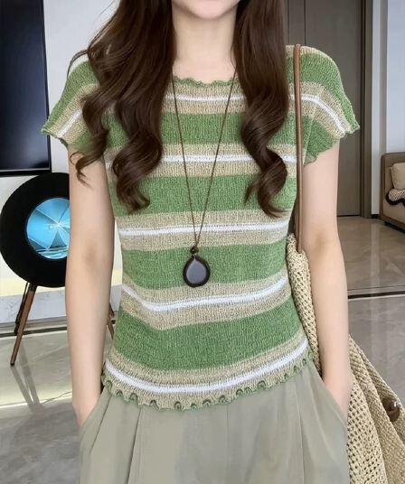 녹색 스트라이프 프릴 반팔 니트 스웨터 여성 여름 2026 년 새로운 한 부서 연령 감소 품격 얇은 스타일 맨위