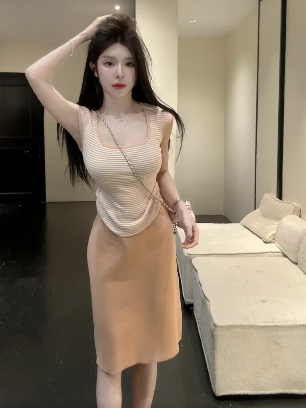배색 스트라이프 광장 칼라 얼음 실크 니트 조끼 여성 여름 외출용 몸매 가꾸기 슬림해 보이는 핫걸 쇼트 스타일 민소매 어깨 맨위